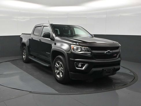 Used 2018 Chevrolet Colorado Z71 AWD/4WD image 2