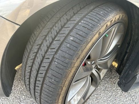 Used 2018 INFINITI Q60 Red Sport 400 image 2