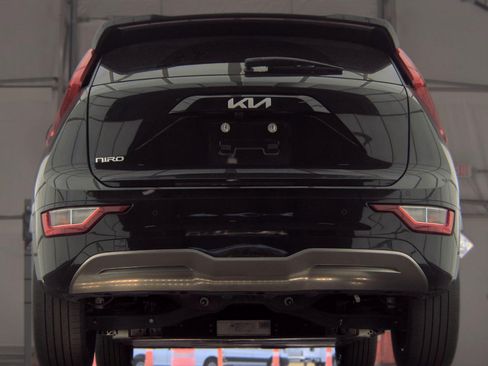 Certified 2023 Kia Niro Wind w/ Wind Preserve Package FWD image 7