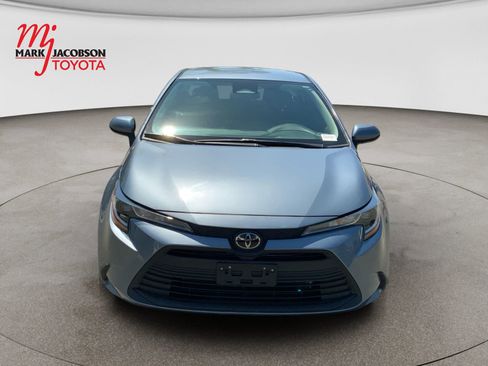 Used 2024 Toyota Corolla LE FWD image 2