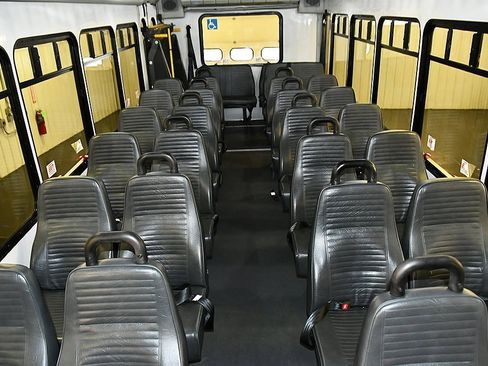 Used 2017 Ford F550 2WD Regular Cab Super Duty image 22