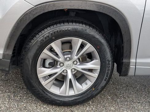 Used 2015 Toyota Highlander XLE image 4