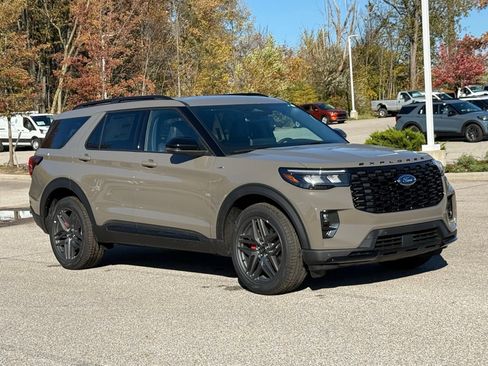 New 2026 Ford Explorer ST-Line w/ ST-Line Street Pack image 9
