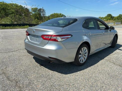 Used 2020 Toyota Camry LE FWD image 8