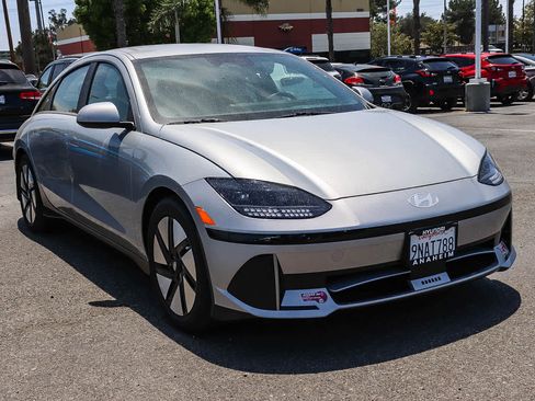 Used 2024 Hyundai Ioniq 6 SE RWD image 9