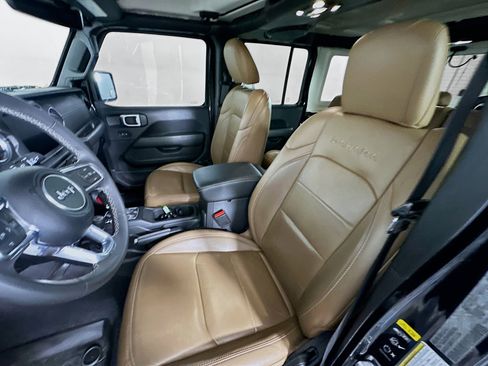 Used 2023 Jeep Wrangler Unlimited Sahara AWD/4WD image 13