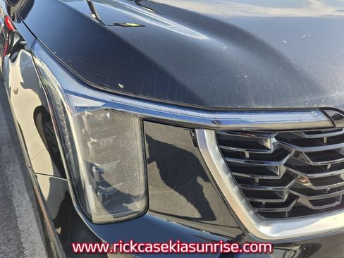 Used 2024 Kia Sorento S w/ Panoramic Sunroof Package FWD image 11