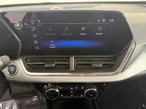 Used 2025 Chevrolet Trax LT w/ LT Convenience Package FWD image 18