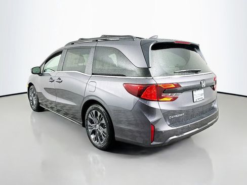 New 2026 Honda Odyssey Touring image 5