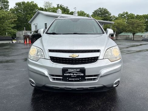 Used 2014 Chevrolet Captiva Sport LT FWD image 2