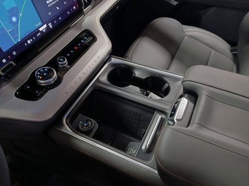 New 2025 Ford Expedition Active image 19