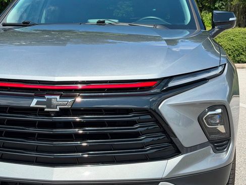 Used 2025 Chevrolet Blazer LT w/ Sound & Technology Package FWD image 9