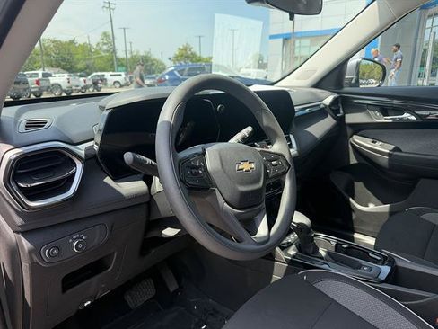 Certified 2025 Chevrolet TrailBlazer LT AWD/4WD image 2