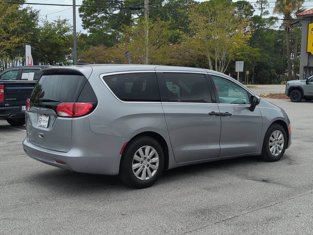 Used 2018 Chrysler Pacifica L FWD image 6
