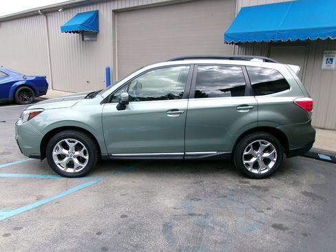Used 2017 Subaru Forester 2.5i Touring image 3