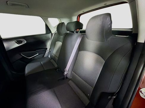 Used 2025 Kia Soul LX w/ LX Technology Package FWD image 22