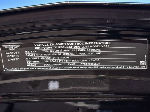 Used 2023 Bentley Bentayga Azure image 30