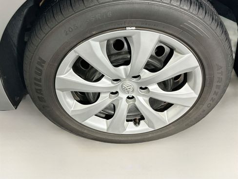Used 2020 Toyota Corolla LE FWD image 11