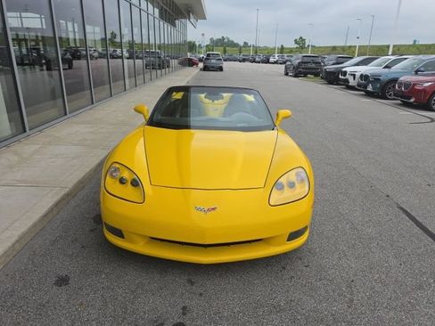 Used 2007 Chevrolet Corvette Convertible w/ Preferred Equipment Group RWD image 2