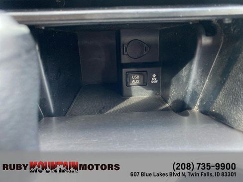 Used 2013 Toyota Camry SE w/ Preferred Accessory Pkg FWD image 21