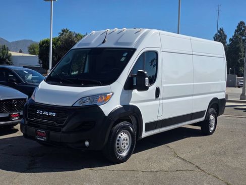 Used 2025 RAM ProMaster 2500 w/ Convenience Group FWD image 10