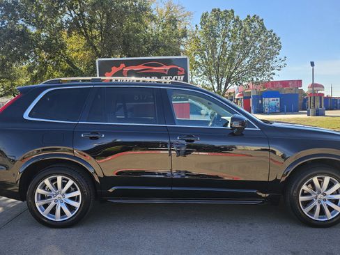 Used 2017 Volvo XC90 T6 Momentum w/ Vision Package image 7
