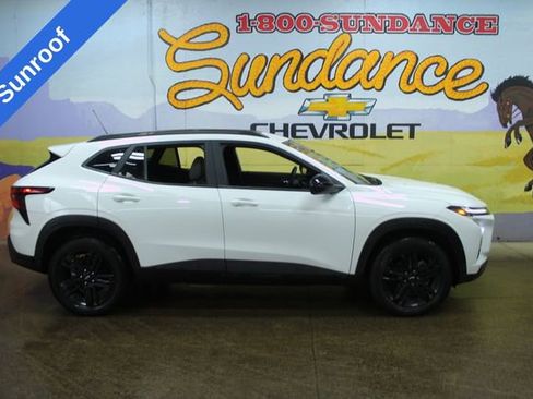 Used 2025 Chevrolet Trax ACTIV w/ Sunroof Package image 1