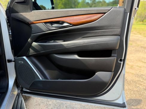 Used 2017 Cadillac Escalade Luxury image 34