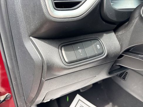 Used 2024 Hyundai Venue SEL FWD image 19