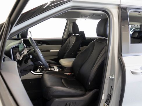 Used 2024 Kia Carnival SX image 20