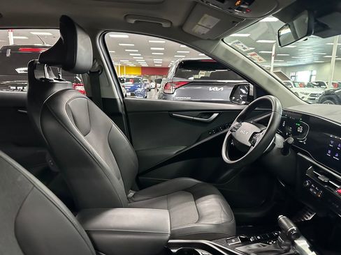 Used 2023 Kia Niro EX Touring image 30