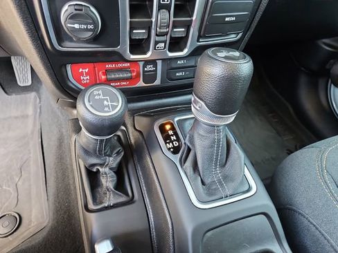 Used 2024 Jeep Wrangler Willys image 28