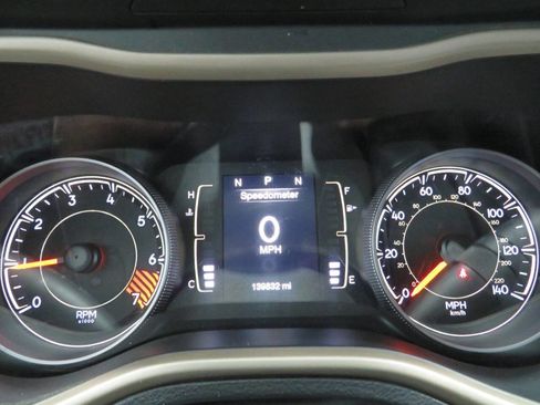 Used 2015 Jeep Cherokee Latitude w/ Comfort/Convenience Group image 15