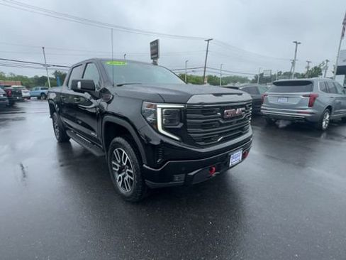 Used 2022 GMC Sierra 1500 AT4 w/ AT4 Premium Package AWD/4WD image 2