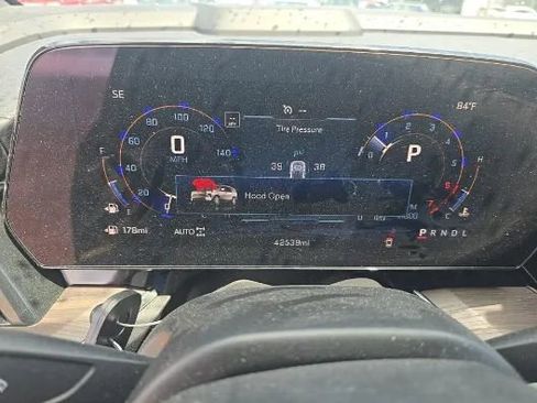 Used 2025 Chevrolet Suburban Z71 AWD/4WD image 15