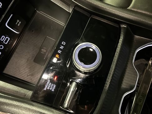 Used 2024 Jeep Grand Cherokee Limited w/ Luxury Tech Group II image 20