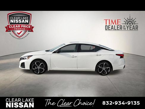 Used 2025 Nissan Altima 2.5 SR w/ SR Premium Package FWD image 4