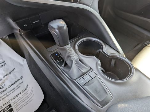 Used 2023 Toyota Camry SE image 16