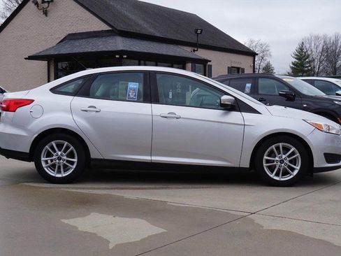 Used 2018 Ford Focus SE w/ Cold Weather Package image 2