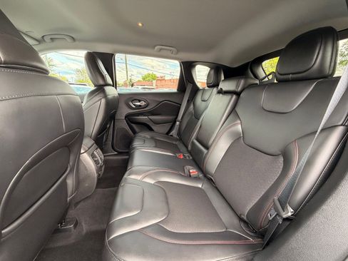 Used 2020 Jeep Cherokee Trailhawk w/ Comfort/Convenience Group AWD/4WD image 26