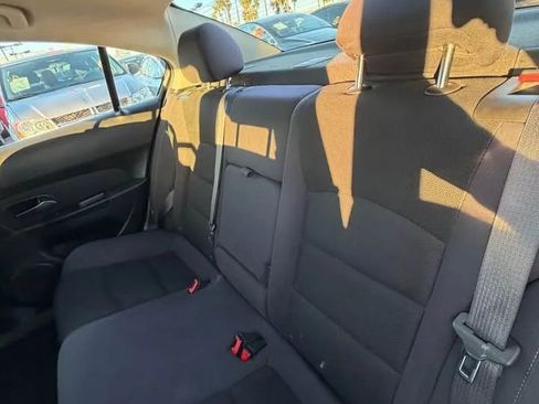 Used 2015 Chevrolet Cruze LT w/ Technology Package image 9