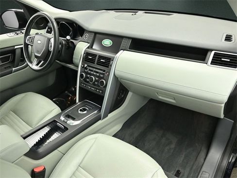 Used 2018 Land Rover Discovery Sport HSE Luxury image 21