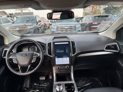 Used 2024 Ford Edge SEL w/ Convenience Package image 11