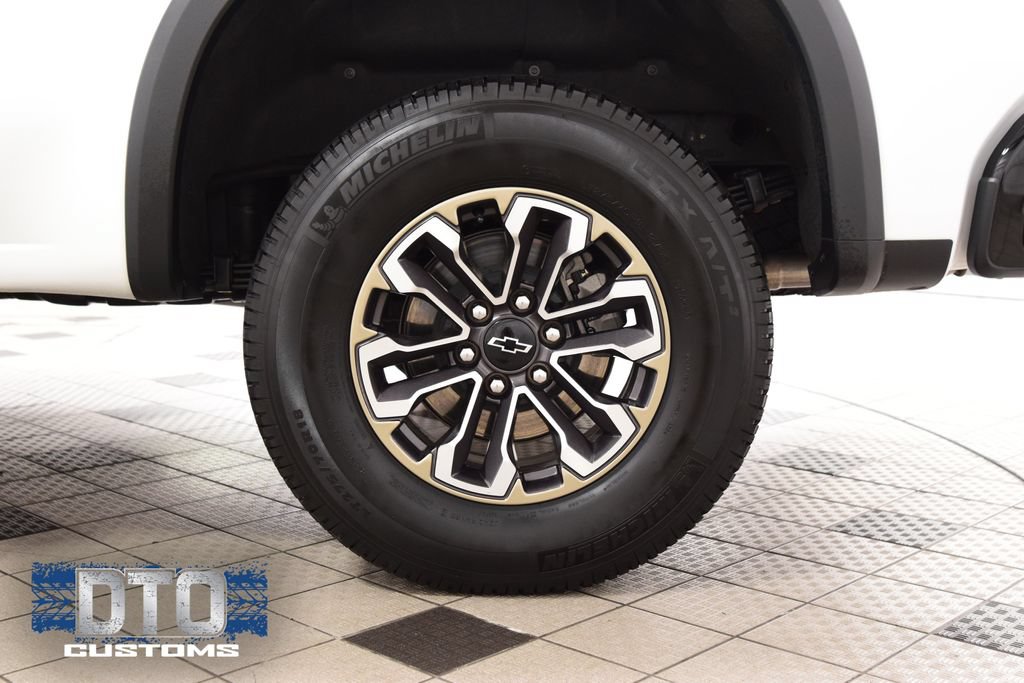Used 2025 Chevrolet Silverado 1500 ZR2 w/ Technology Package AWD/4WD image 31