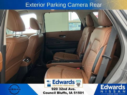 Used 2022 Nissan Pathfinder Platinum w/ Cargo Package AWD/4WD image 18