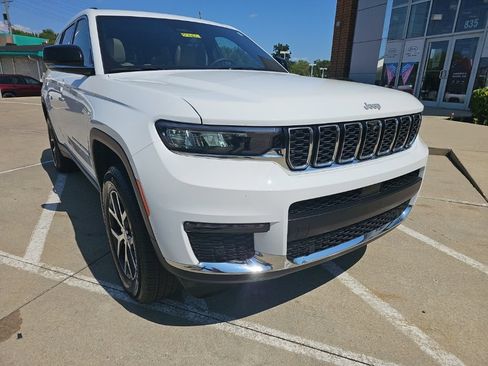Certified 2025 Jeep Grand Cherokee L Limited w/ Luxury Tech Group II AWD/4WD image 5