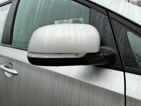 Used 2017 Kia Sedona L image 8