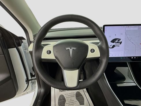 Used 2021 Tesla Model Y Long Range AWD/4WD image 11