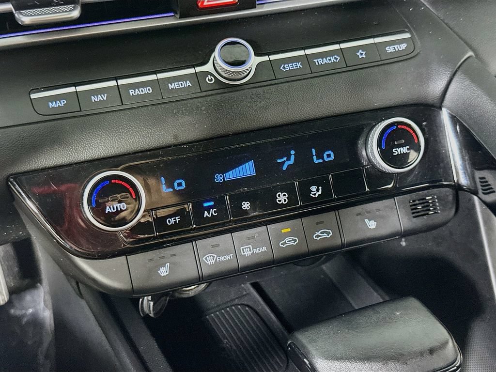 Used 2025 Hyundai Elantra SEL FWD image 28