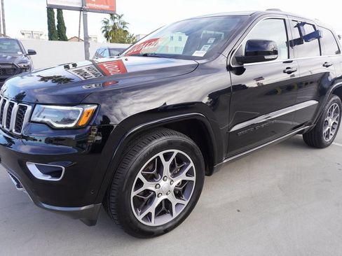 Used 2018 Jeep Grand Cherokee Limited image 4